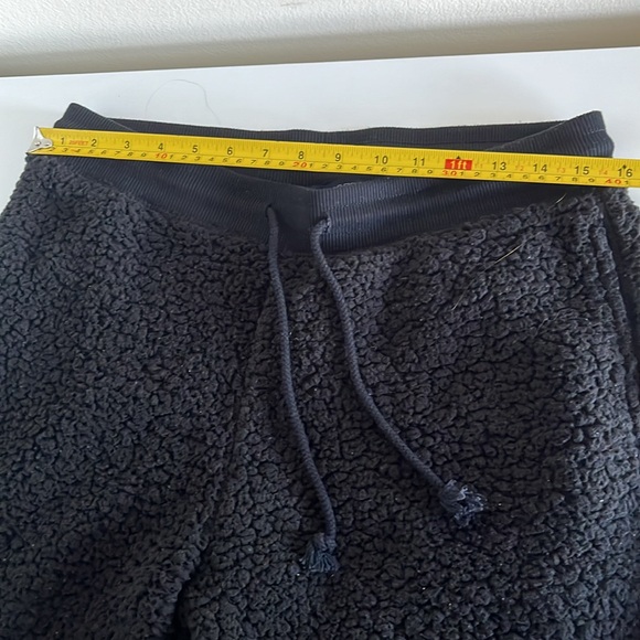 American Eagle High-Waisted Sherpa Joggers - Picture 7 of 7